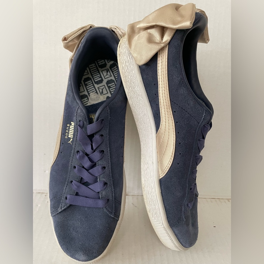 Puma Sneakers Varsity Trainers Blue Suede/Lt Tan Satin Bows & Stripes Size 9 - Picture 4 of 9